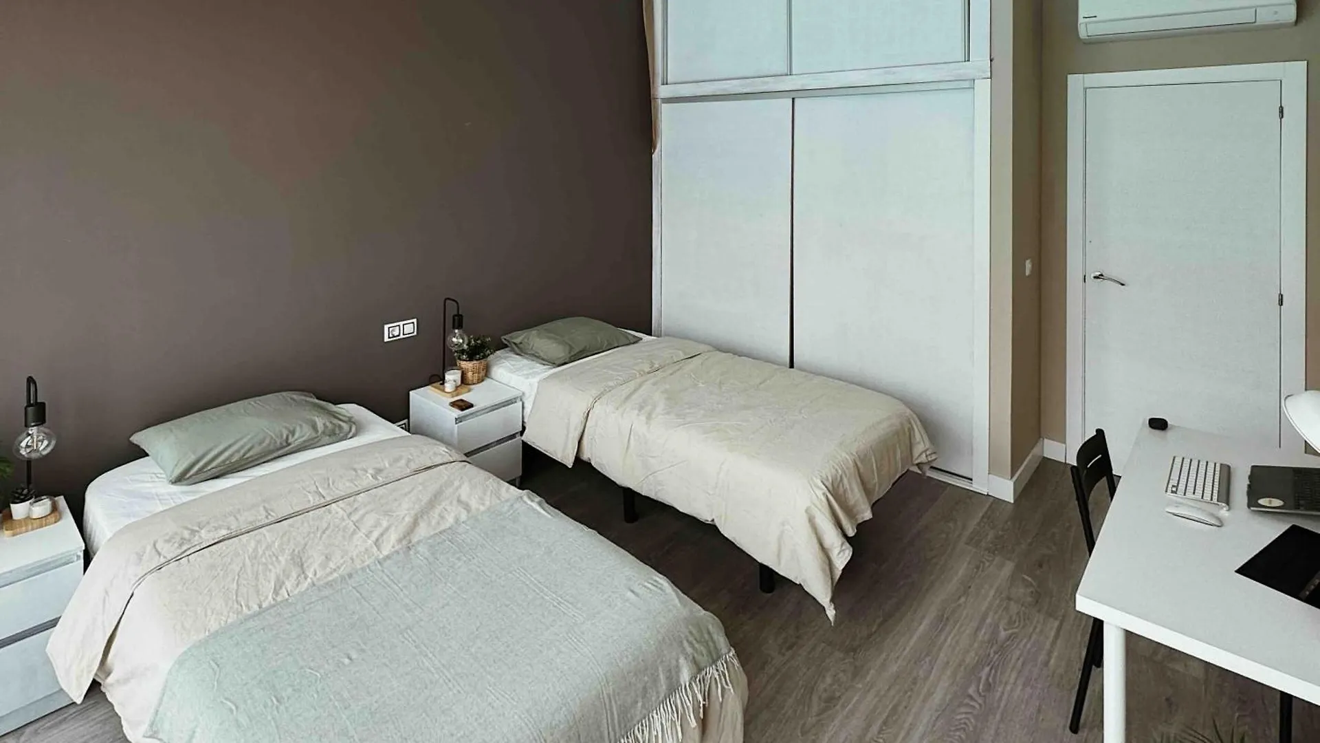 Banama Coliving & Coworking, Surf & Yoga - Casa Roja Ξενοδοχείο Κοραλέχο Πανσιόν