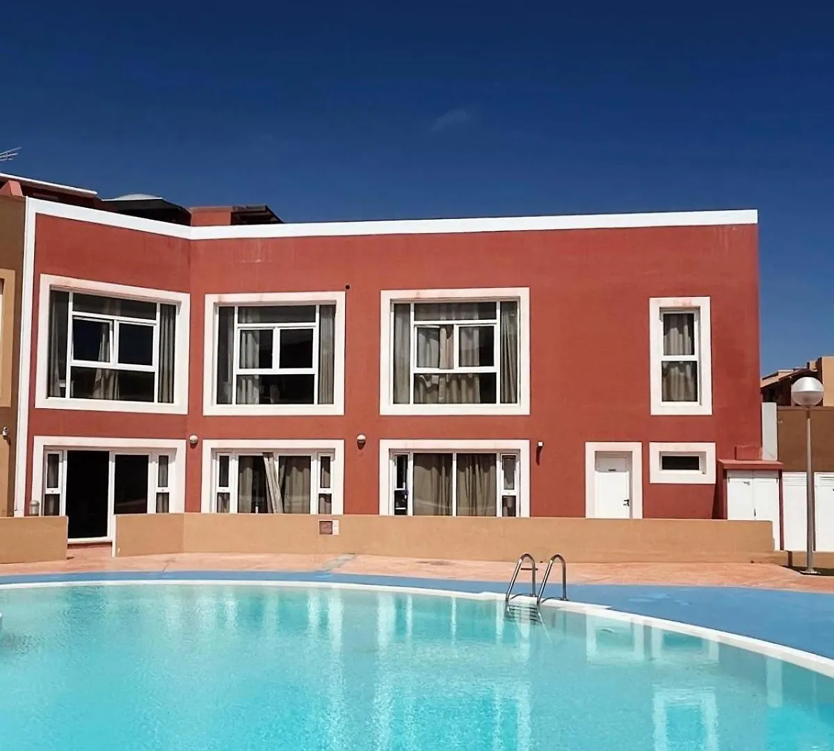 Banama Coliving & Coworking, Surf & Yoga - Casa Roja Ξενοδοχείο Κοραλέχο 0*,
