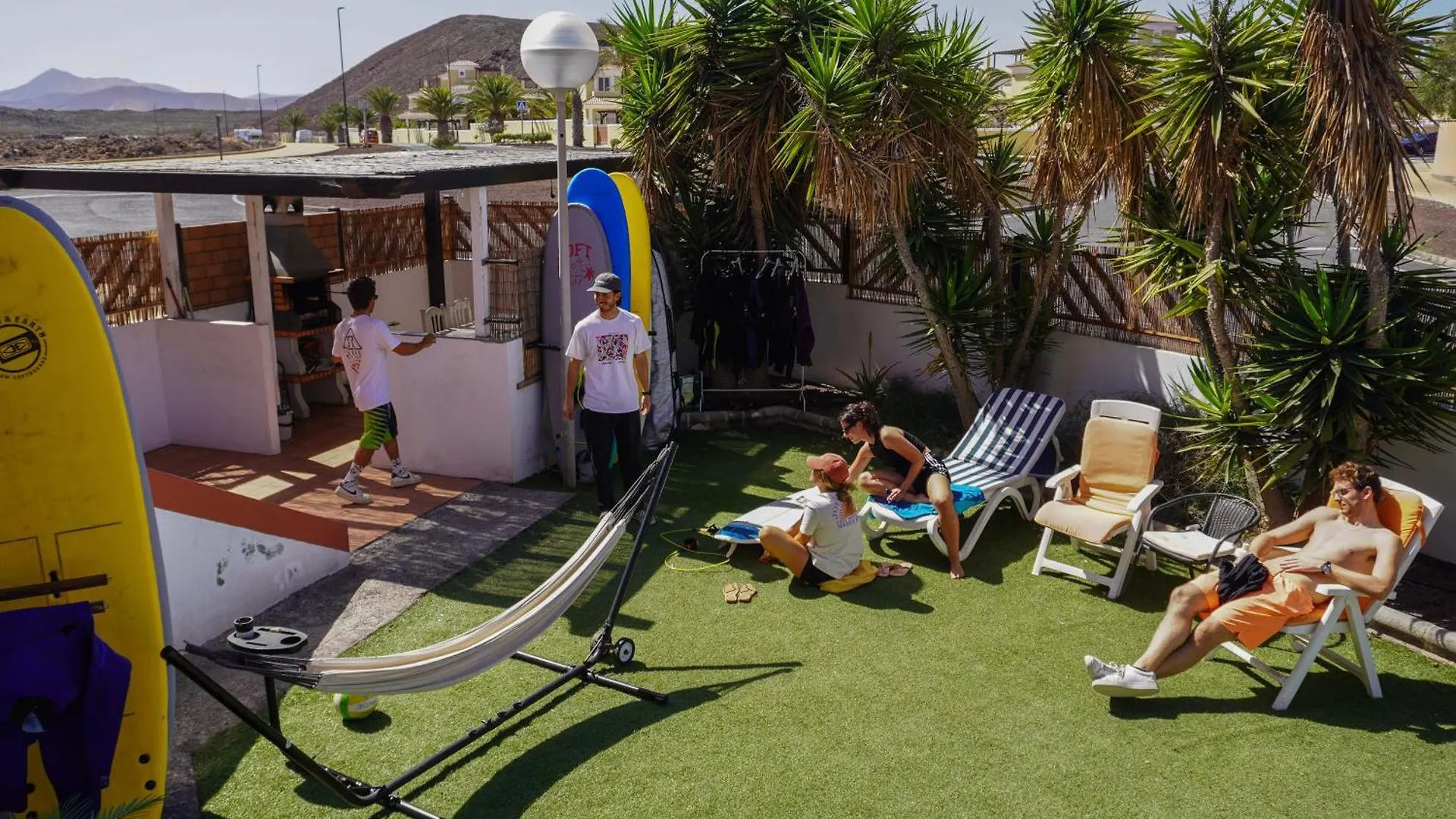 Banama Coliving & Coworking, Surf & Yoga - Casa Roja Ξενοδοχείο Κοραλέχο 0*,