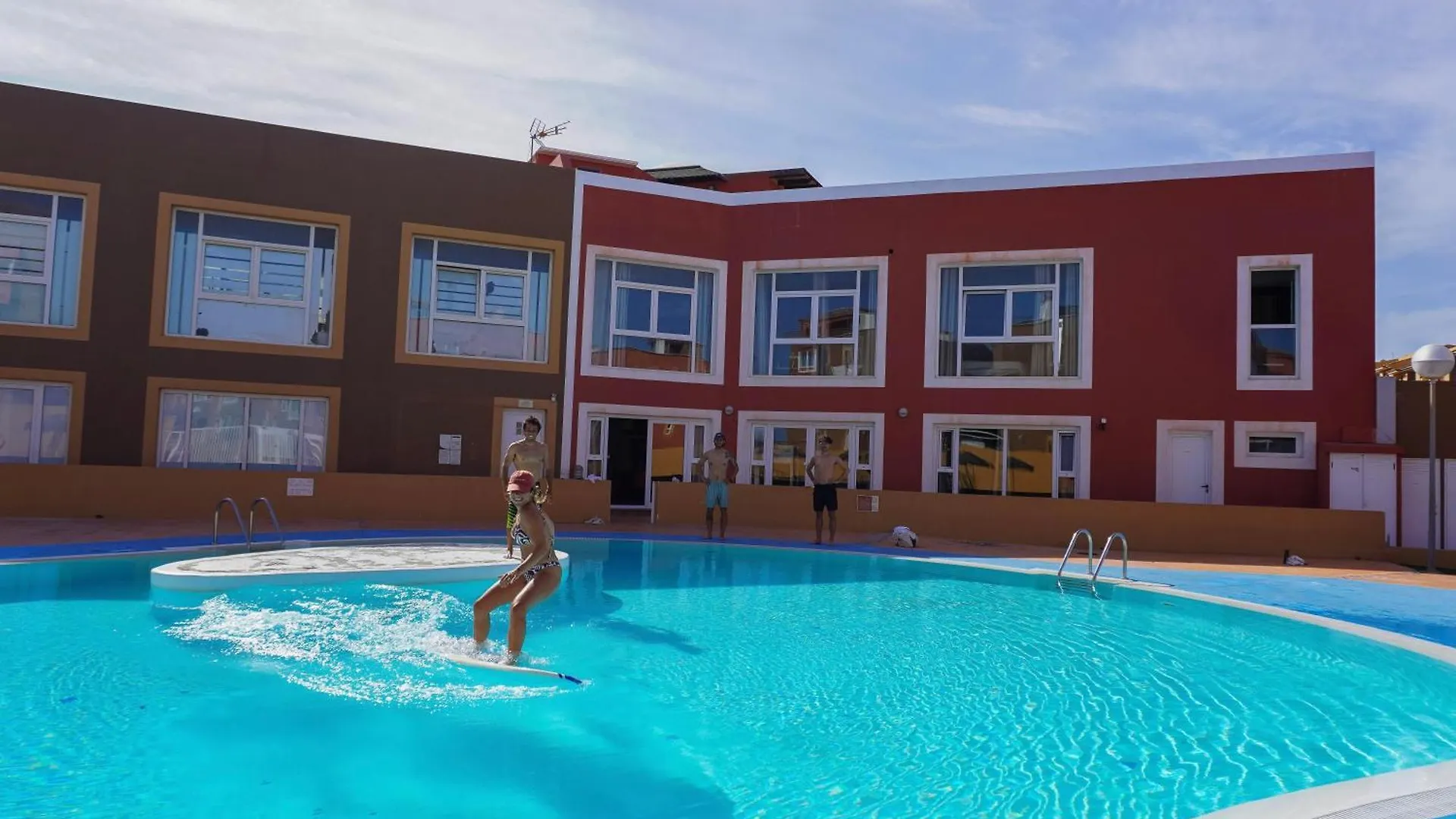 Banama Coliving & Coworking, Surf & Yoga - Casa Roja Ξενοδοχείο Κοραλέχο Πανσιόν