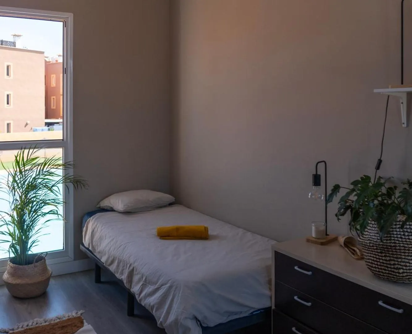 Banama Coliving & Coworking, Surf & Yoga - Casa Roja Ξενοδοχείο Κοραλέχο 0*,  Ισπανία