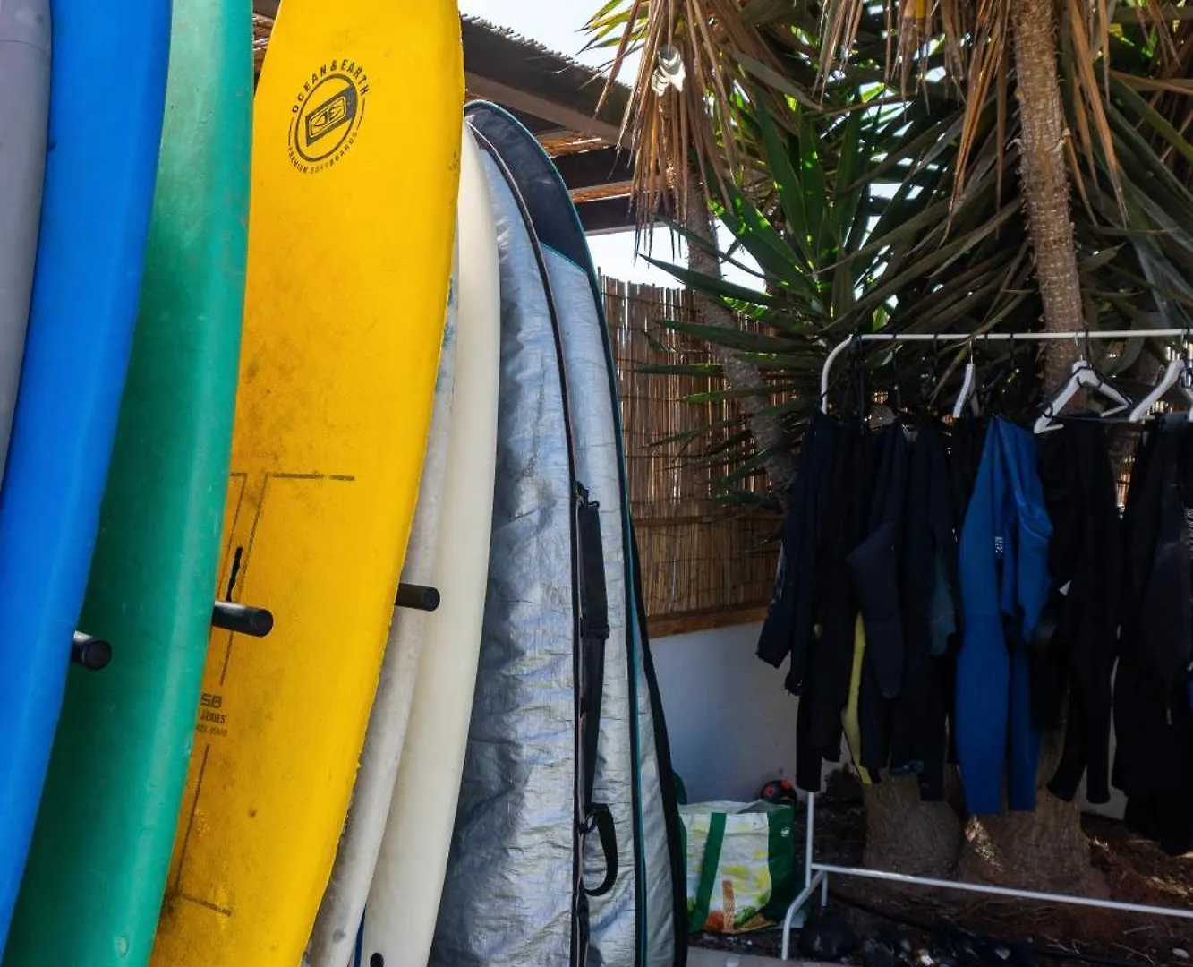 Banama Coliving & Coworking, Surf & Yoga - Casa Roja Ξενοδοχείο Κοραλέχο 0*,