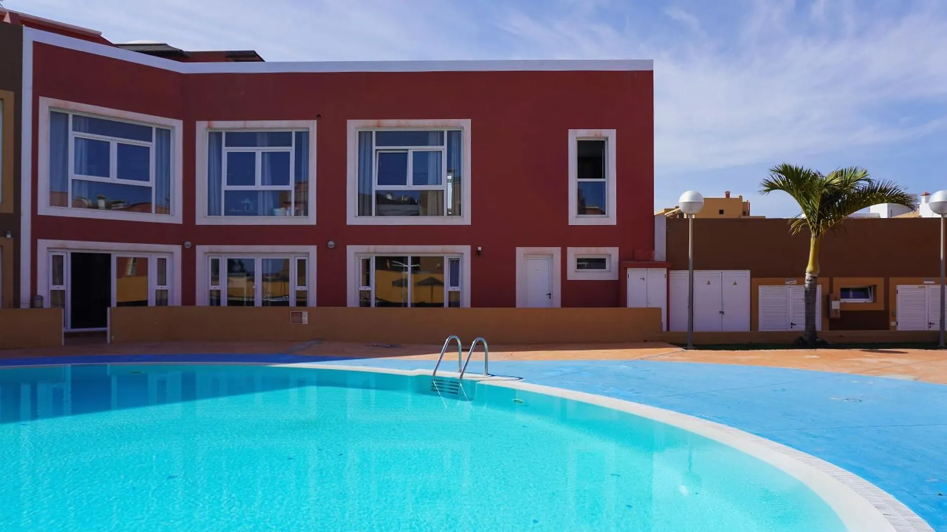 Πανσιόν Banama Coliving & Coworking, Surf & Yoga - Casa Roja Ξενοδοχείο Κοραλέχο